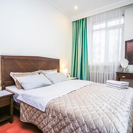 Apartment Ploshchad Pobedy 3 Komnaty มินสก์ ภายนอก รูปภาพ