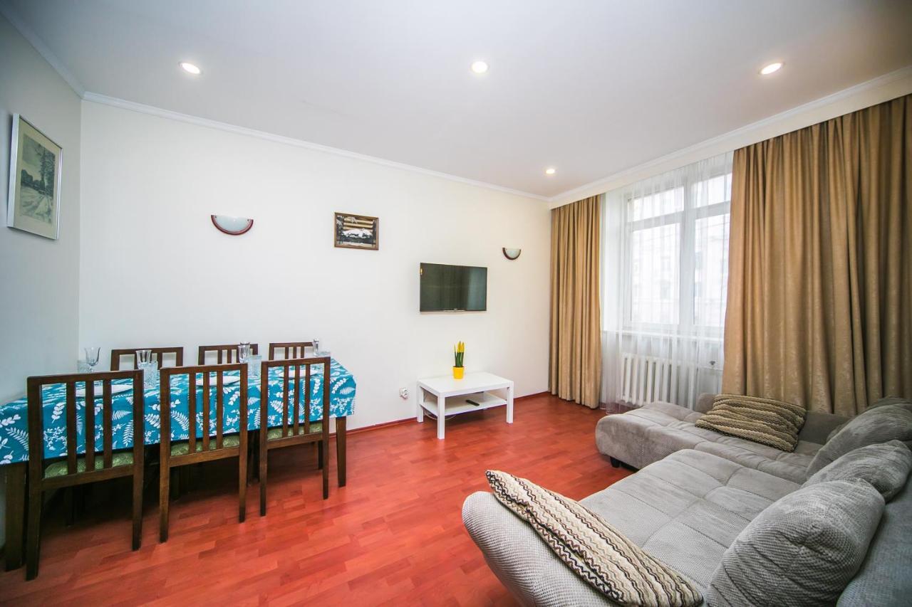 Apartment Ploshchad Pobedy 3 Komnaty มินสก์ ภายนอก รูปภาพ
