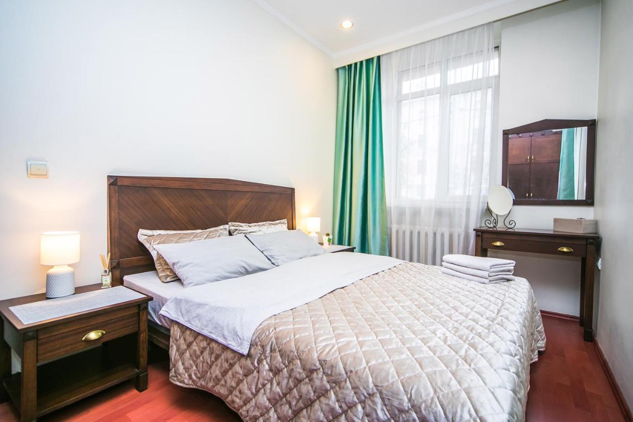 Apartment Ploshchad Pobedy 3 Komnaty มินสก์ ภายนอก รูปภาพ