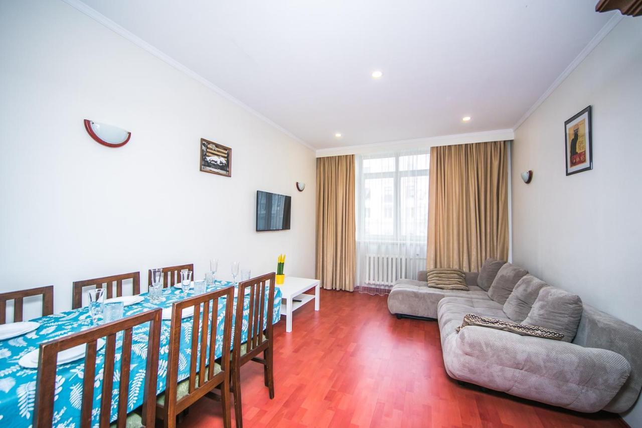 Apartment Ploshchad Pobedy 3 Komnaty มินสก์ ภายนอก รูปภาพ