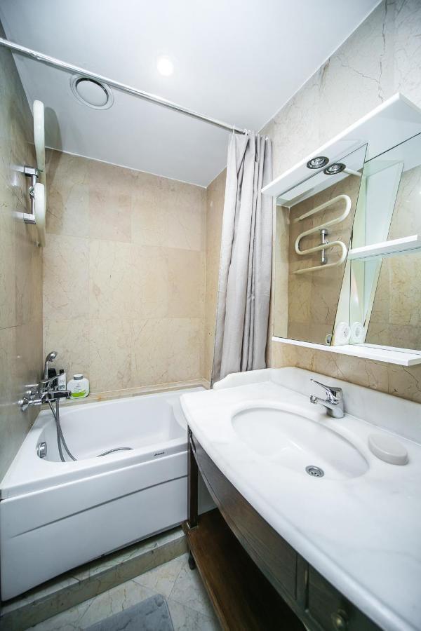 Apartment Ploshchad Pobedy 3 Komnaty มินสก์ ภายนอก รูปภาพ