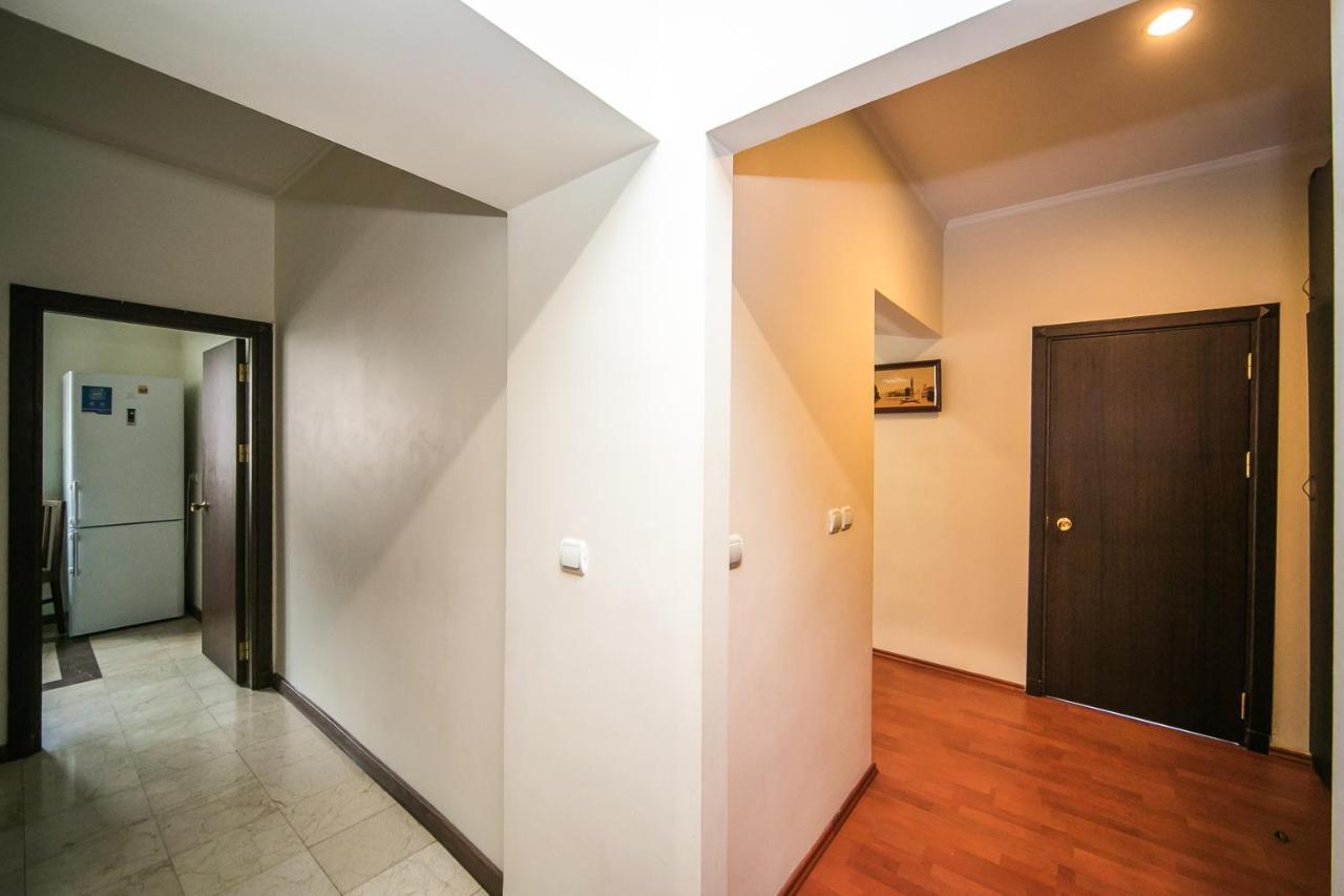 Apartment Ploshchad Pobedy 3 Komnaty มินสก์ ภายนอก รูปภาพ